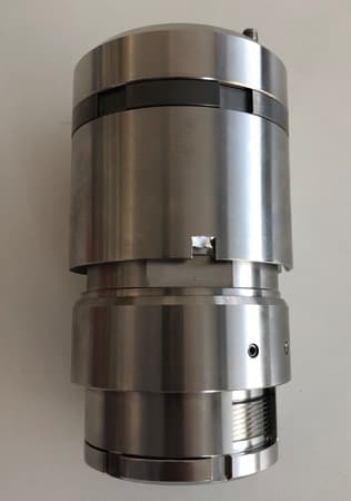 Closing head for PET bottles
